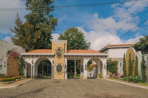Exterior - Modern house, 12 minutes from Antigua. (Santa Lucía Milpas Altas)