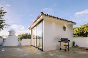 Terrace/patio - Modern house, 12 minutes from Antigua. (Santa Lucía Milpas Altas)