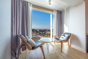 Dobbeltrom – deluxe | Skrivebord for bærbar PC, lydisolert og wi-fi (inkludert)
