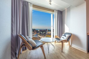 Deluxe Double Room | Laptop workspace, soundproofing, free WiFi