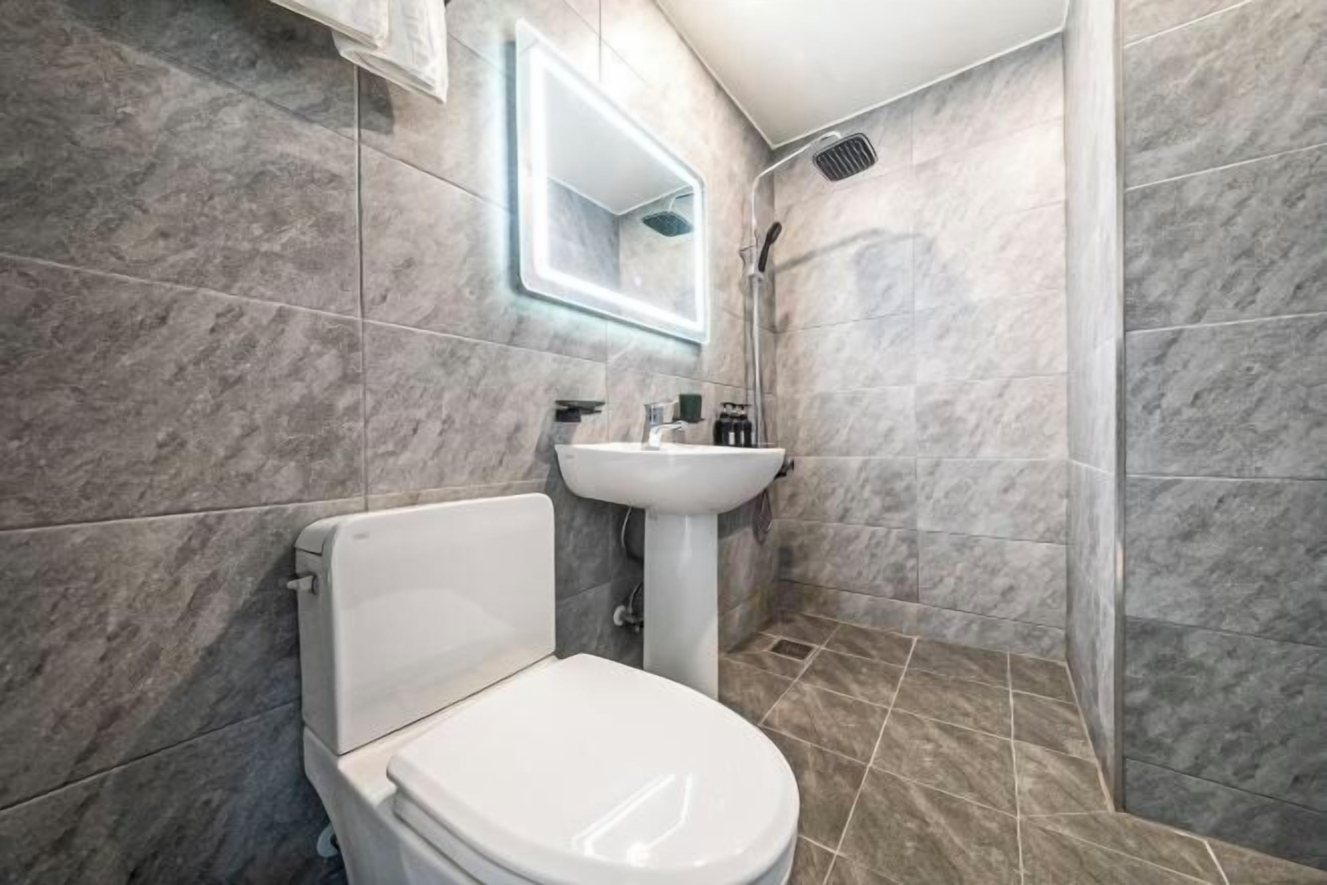 Bathroom | Free toiletries, hair dryer, towels, soap