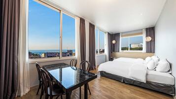 Royal Suite | Laptop workspace, soundproofing, free WiFi