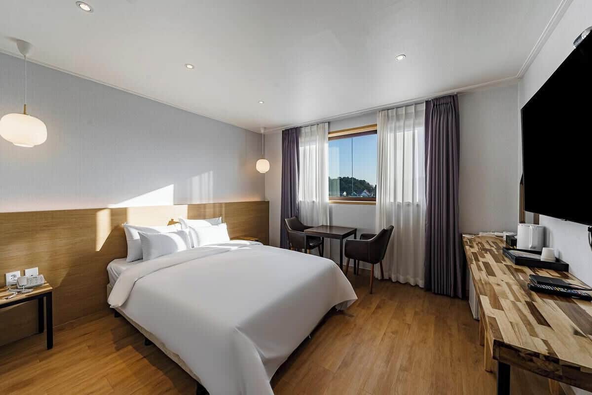 Standard Double Room | Laptop workspace, soundproofing, free WiFi