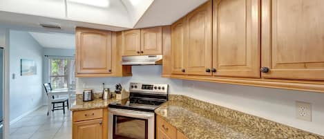 Microondas, horno, placa de cocina, lavavajillas