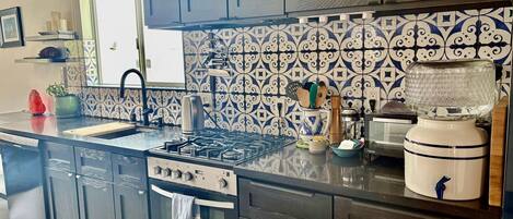 Refrigerador, horno, placa de cocina, lavavajillas