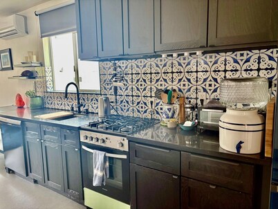 Arroyo Seco upper duplex 1-bdrm -- Rose Bowl adjacent