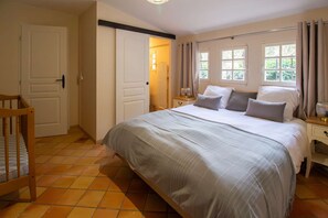 5 makuuhuonetta, ilmainen Wi-Fi