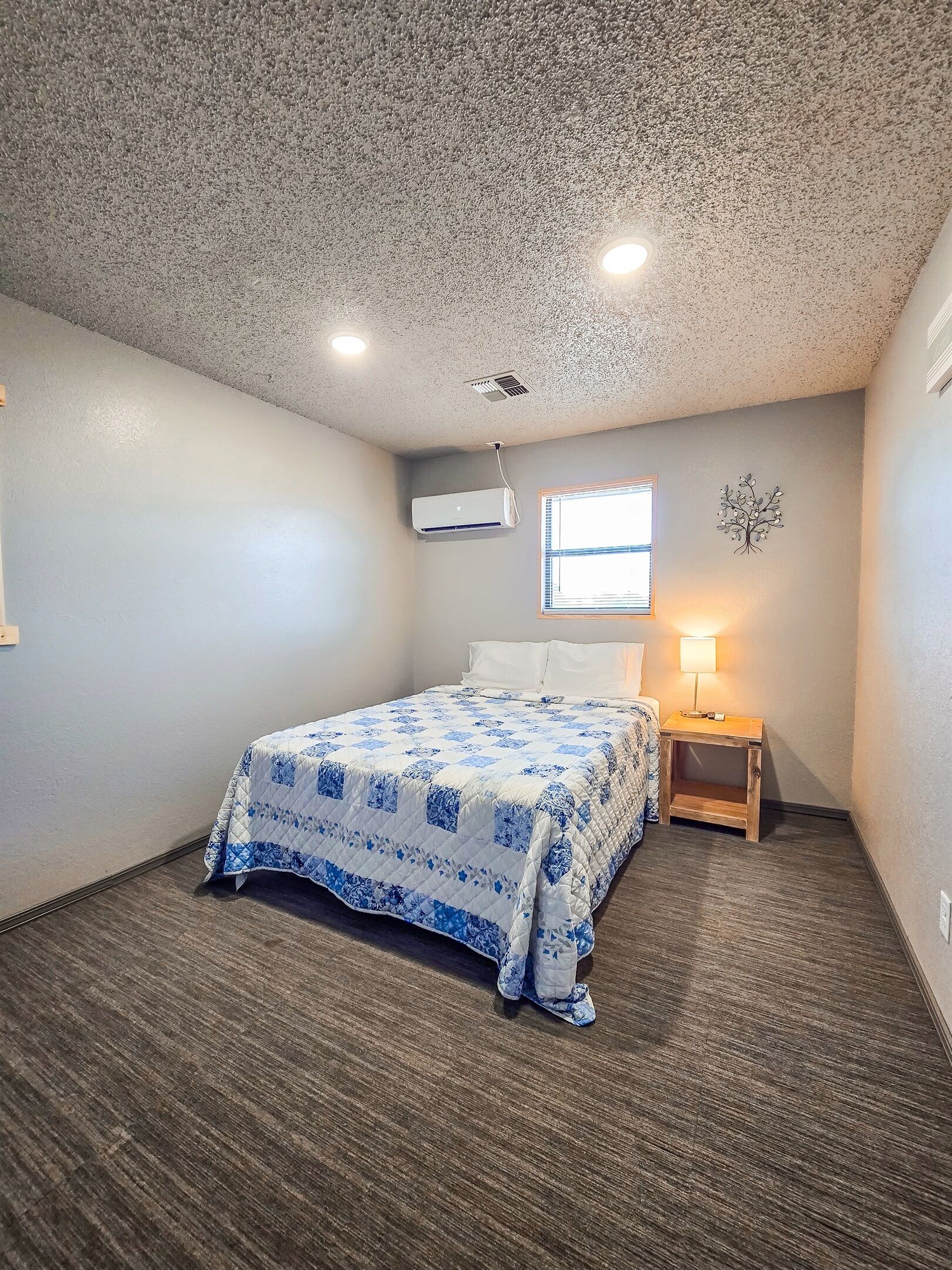 5 bedrooms, iron/ironing board, free WiFi, bed sheets