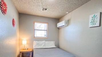 5 bedrooms, iron/ironing board, free WiFi, bed sheets