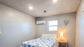 5 bedrooms, iron/ironing board, free WiFi, bed sheets