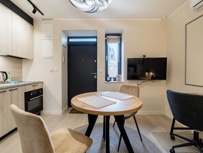 Dining - Grunwald Raszyńska Studio with Garden (Poznan)