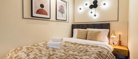 Iron/ironing board, WiFi, bed sheets