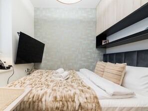 Tabla de planchar con plancha, wifi y ropa de cama 