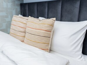 Iron/ironing board, WiFi, bed sheets