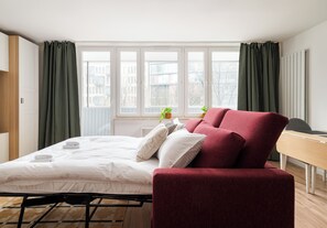 Iron/ironing board, WiFi, bed sheets