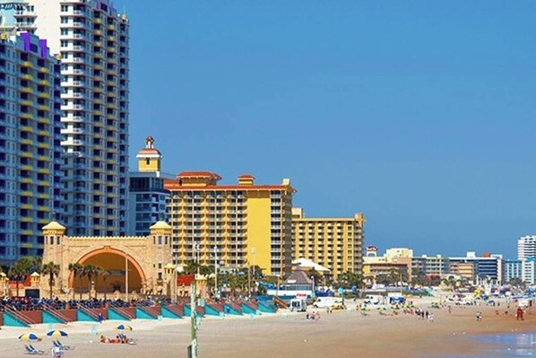 På stranden och strandhanddukar