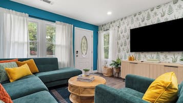 Smart TV, videojuegos, futbolito y tenis de mesa