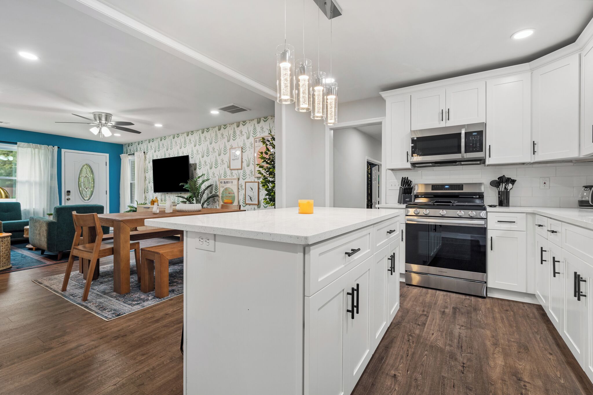 Refrigerador, microondas, horno y parrilla de estufa 