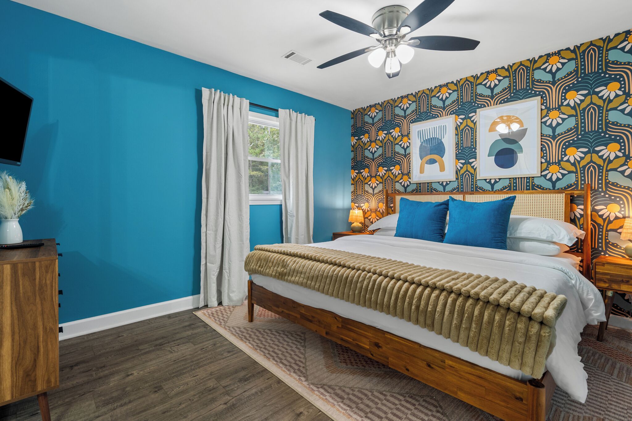 2 slaapkamers, een strijkplank/strijkijzer, gratis wifi, beddengoed