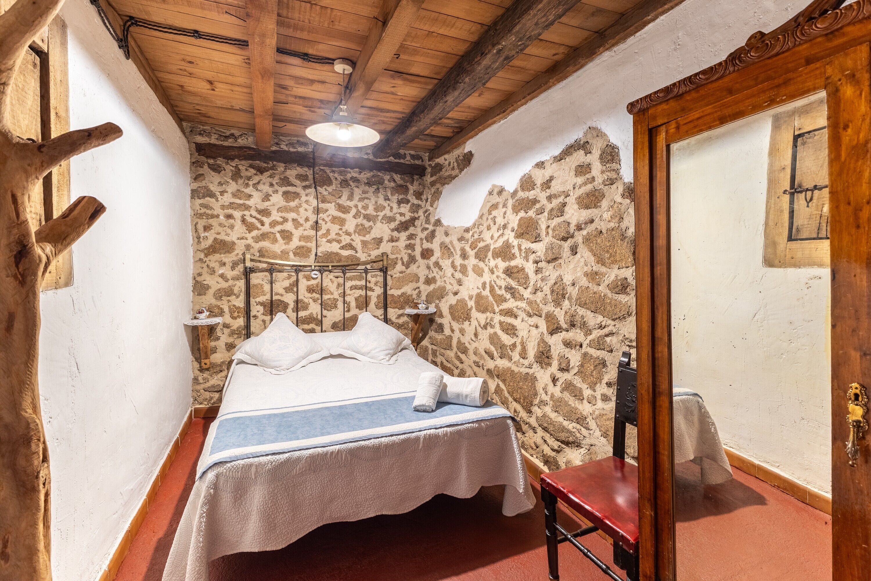 4 dormitorios, tabla de planchar con plancha, wifi gratis y ropa de cama