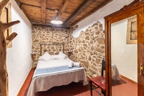 4 chambres, fer et planche à repasser, accès au Wi-Fi (inclus)