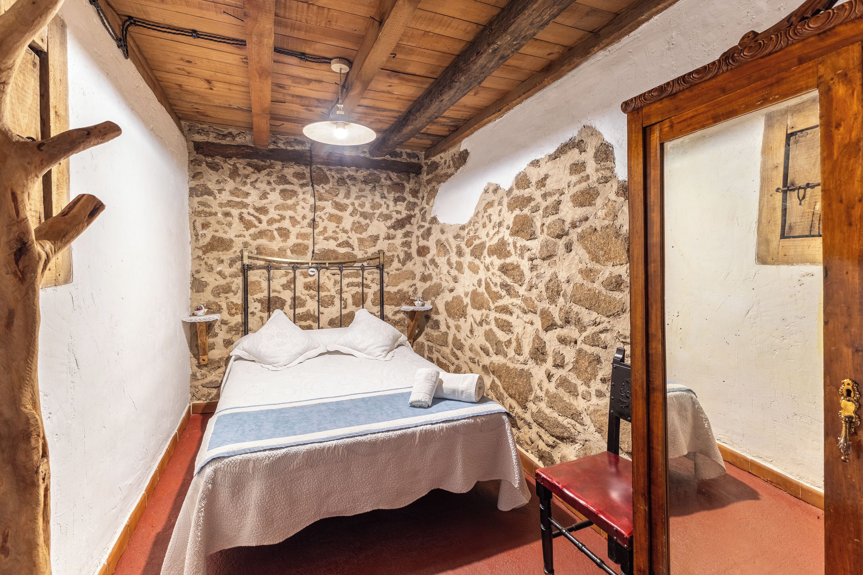 4 slaapkamers, een strijkplank/strijkijzer, gratis wifi, beddengoed