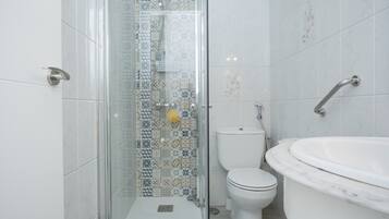 Douche, serviettes fournies