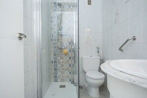 Shower, towels