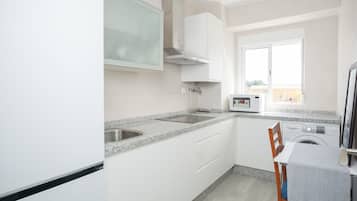 Refrigerador, microondas, horno, placa de cocina