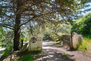 المنطقة المحيطة بالمنشأة