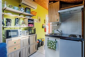 Fridge, microwave, oven, stovetop - Air-conditioned Zen Studio near the Beaches and Dune du Pilat (Gujan-Mestras)