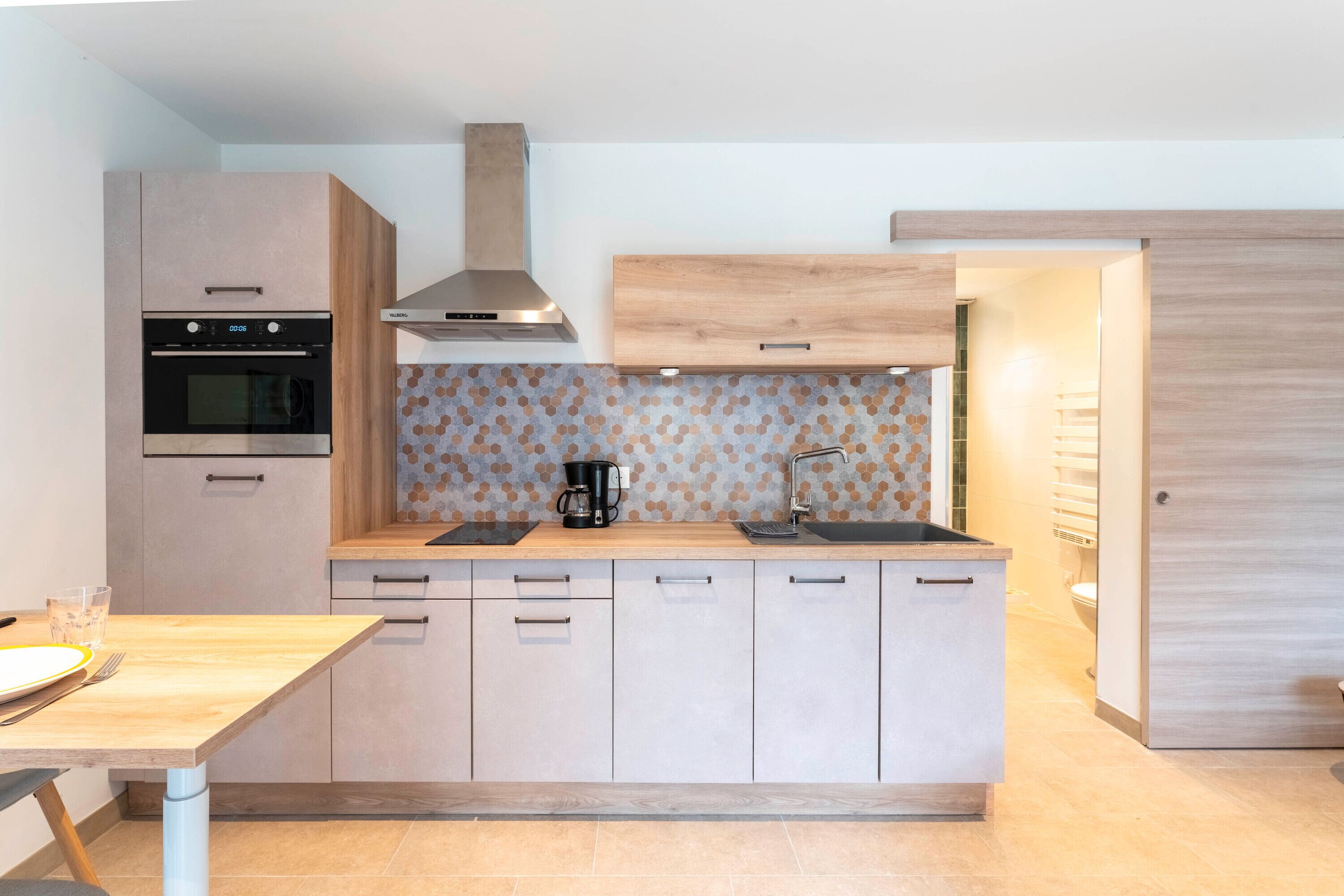 Køleskab, mikrobølgeovn, ovn, kogeplade