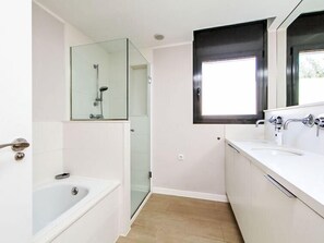 House, 4 Bedrooms, Terrace | Bathroom - Global Gunella - By Global Rental Holidays 23774 (Cambrils)