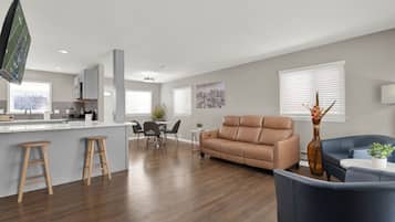 TV connectée, espaces bureaux, écrans d'ordinateur