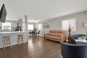 Smart TV, offices, computer monitors - Birmingham Retreat - Work & Play (Birmingham)