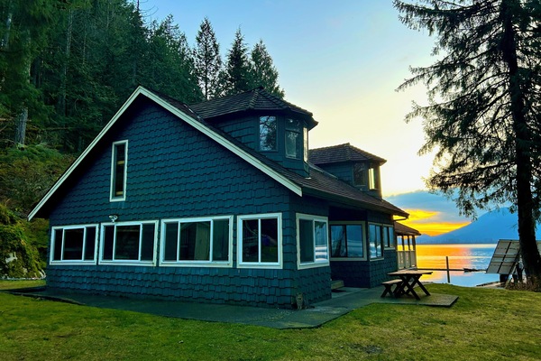 The Lodge on Pitt Lake, BC