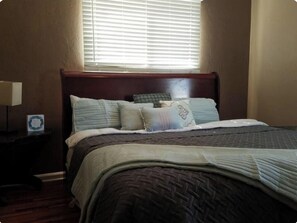 2 bedrooms, desk, iron/ironing board, travel crib