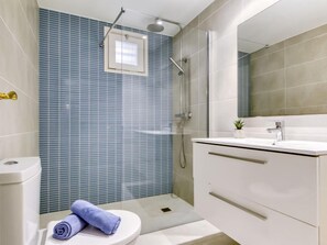 House, 3 Bedrooms, Terrace | Bathroom - Global Platja de Roses 24341 (Roses)