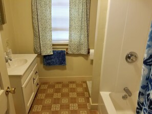 Bathroom - Hawthorne Cottages Chickadee Heights (Raymond)