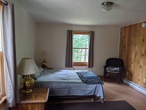 3 Schlafzimmer, Schreibtisch, Bügeleisen/Bügelbrett, WLAN