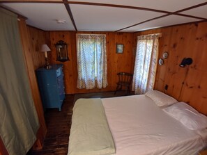 3 bedrooms, desk, iron/ironing board, WiFi