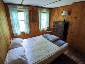 3 Schlafzimmer, Schreibtisch, Bügeleisen/Bügelbrett, WLAN