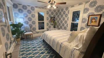 4 bedrooms, desk, iron/ironing board, WiFi