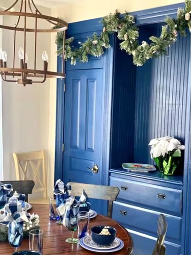 Blue House on Main | *Pet Friendly*