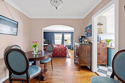 Bo’s 2BR Eclectic + Antique-Modern Pet Friendly w/ Big Yard