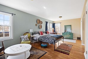 2 bedrooms, desk, iron/ironing board, travel cot