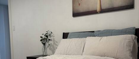 2 soverom, skrivebord, wi-fi (inkludert) og sengetøy