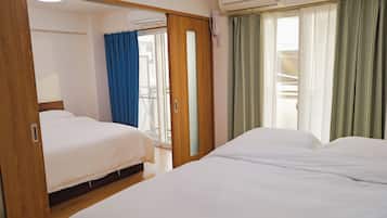 2 bedrooms, desk, iron/ironing board, WiFi