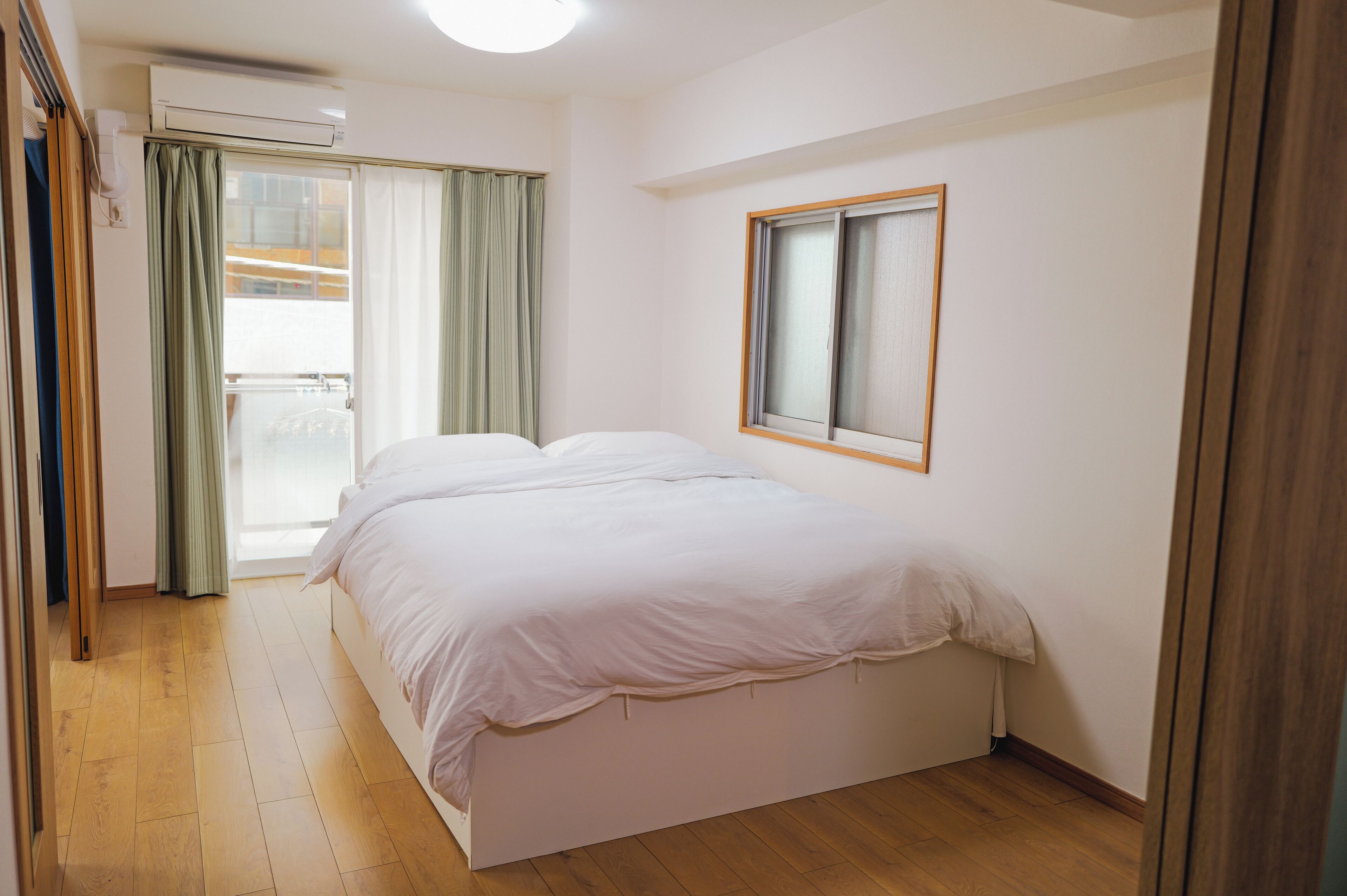 2 bedrooms, desk, iron/ironing board, WiFi