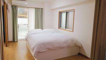 2 bedrooms, desk, iron/ironing board, WiFi